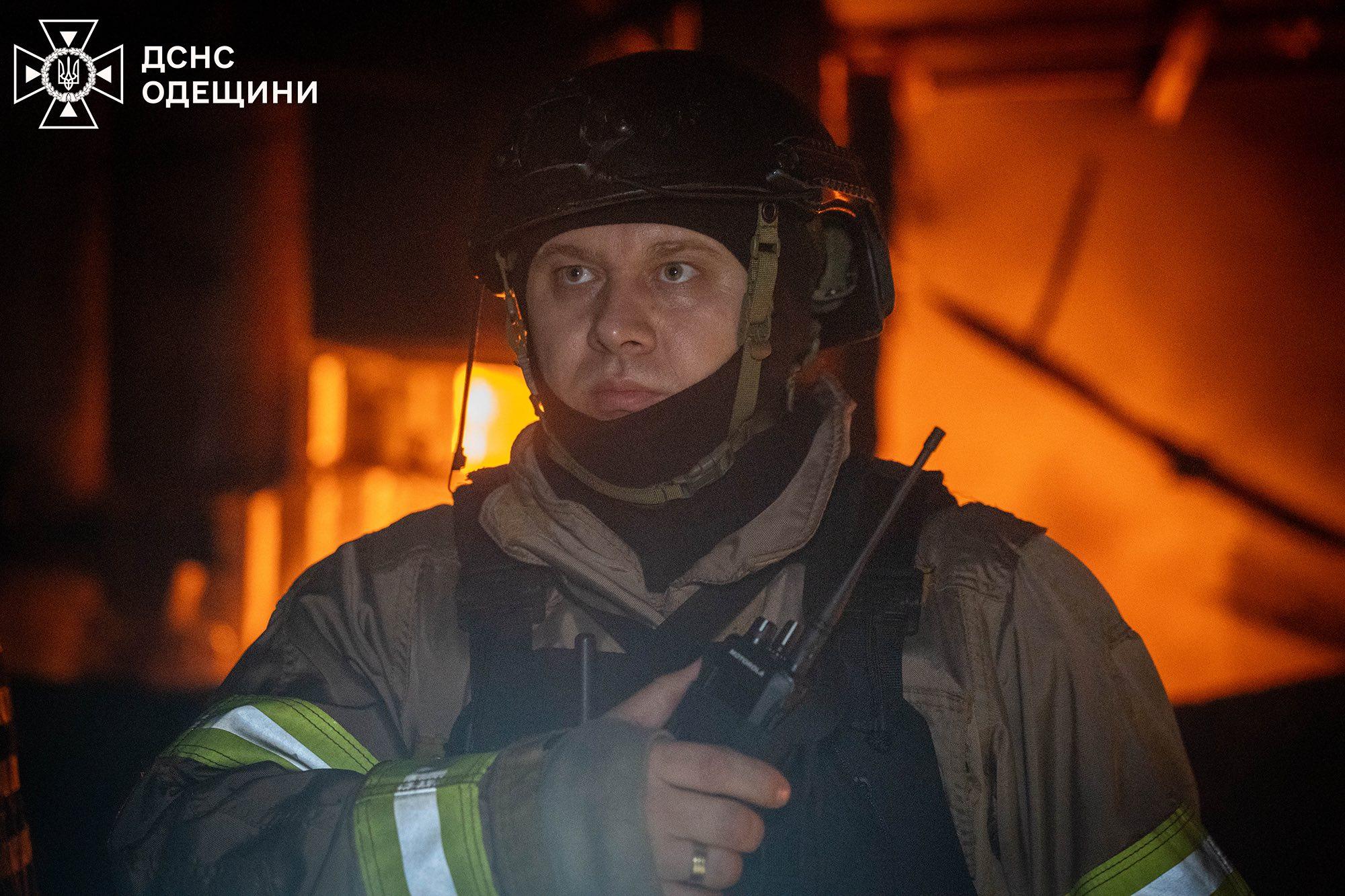 Спасатели показали фото и видео последствий атаки РФ по Одессе
