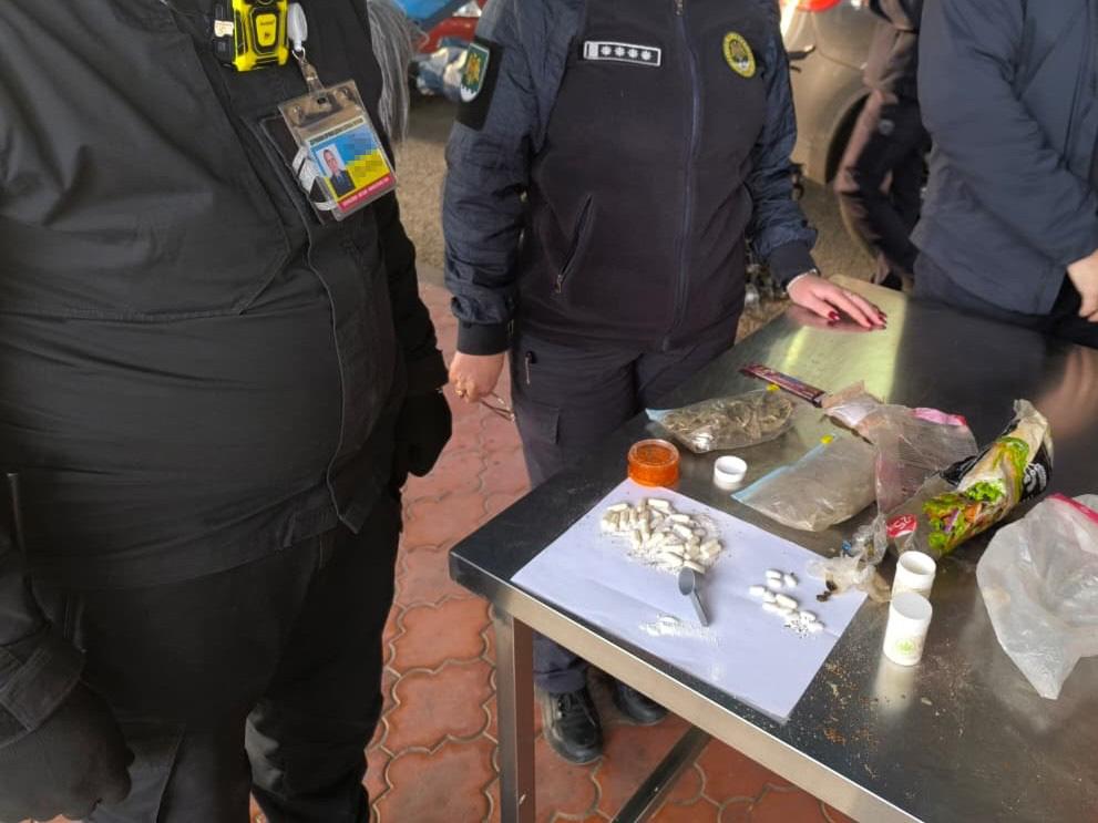 В Одесской области в пункте пропуска пограничники изъяли наркотики у иностранца-велосипедиста