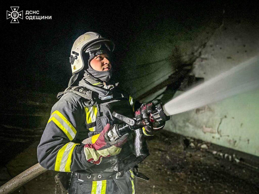 РФ ударила по Одесской области ударными БПЛА: огонь охватил энергетическую и портовую инфраструктуру