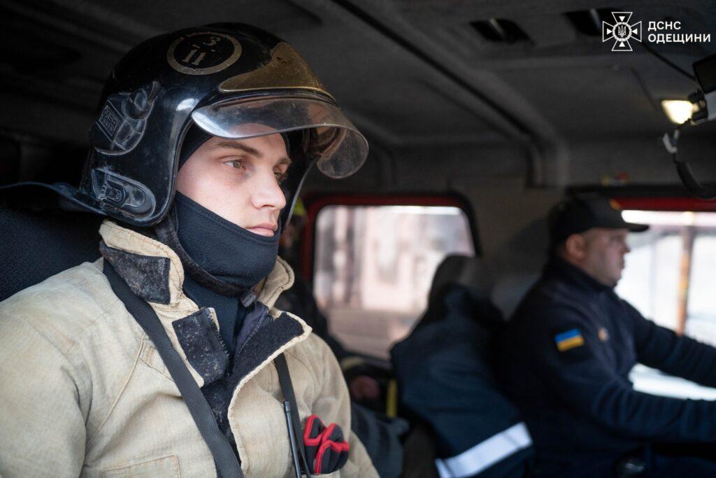 Одеські рятувальники перевірили, чи поступаються водії дорогою спецтранспорту