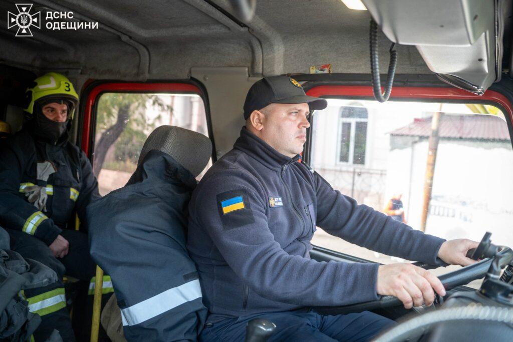 Одеські рятувальники перевірили, чи поступаються водії дорогою спецтранспорту