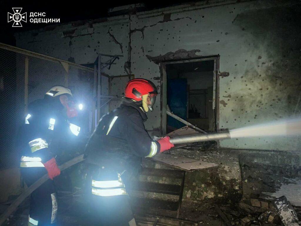 РФ ударила по Одесской области ударными БПЛА: огонь охватил энергетическую и портовую инфраструктуру