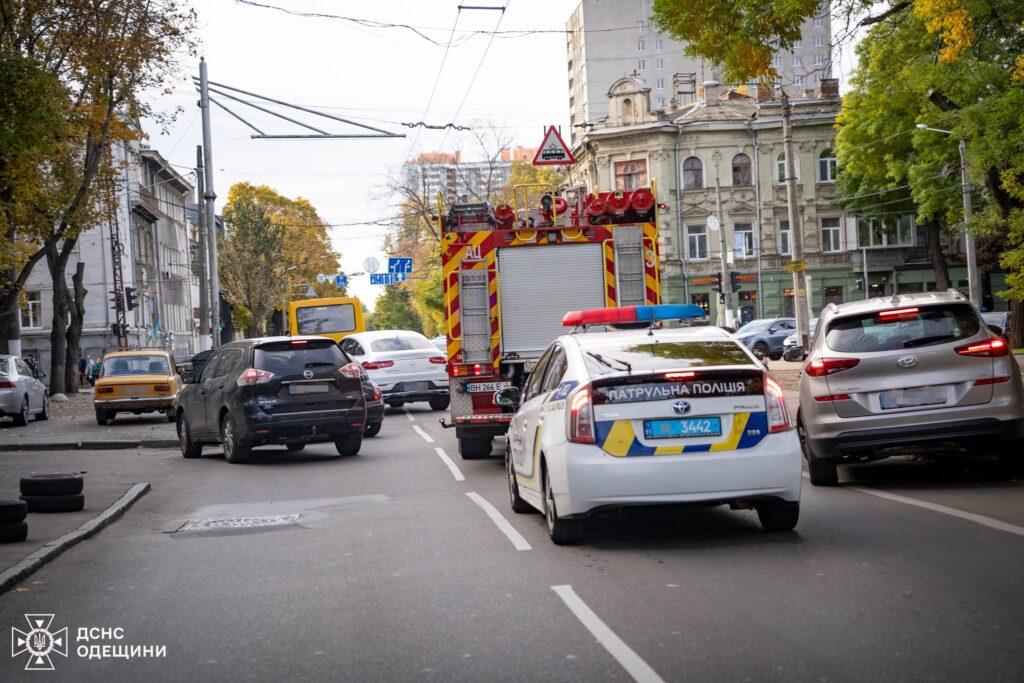 Одеські рятувальники перевірили, чи поступаються водії дорогою спецтранспорту