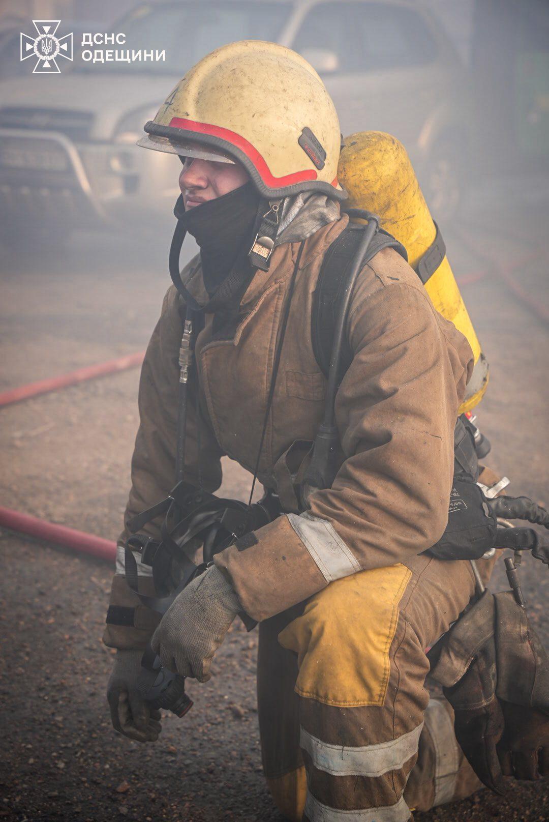 Під Одесою палала СТО (фото, відео)