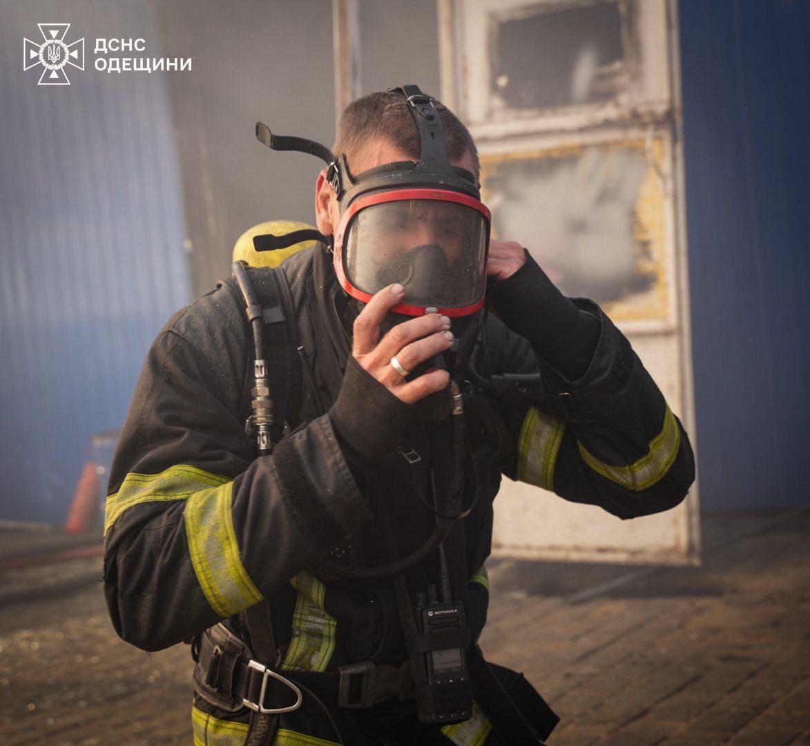 Під Одесою палала СТО (фото, відео)