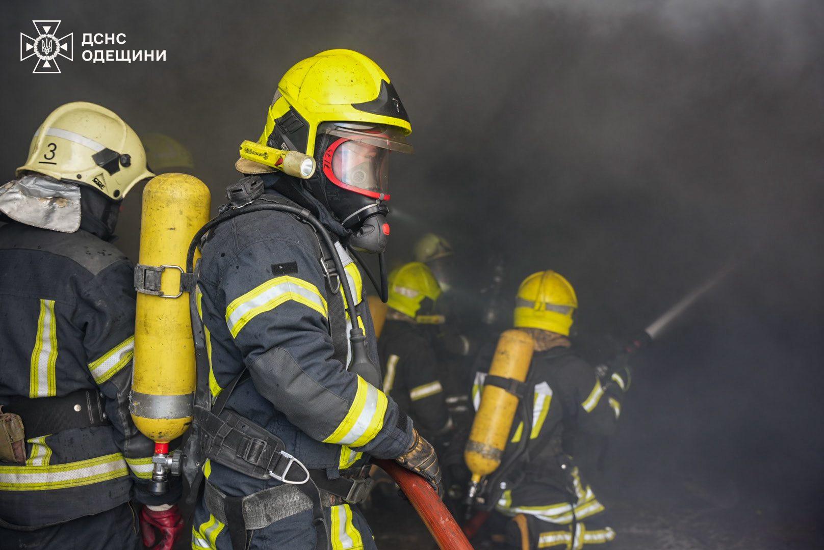 Під Одесою палала СТО (фото, відео)