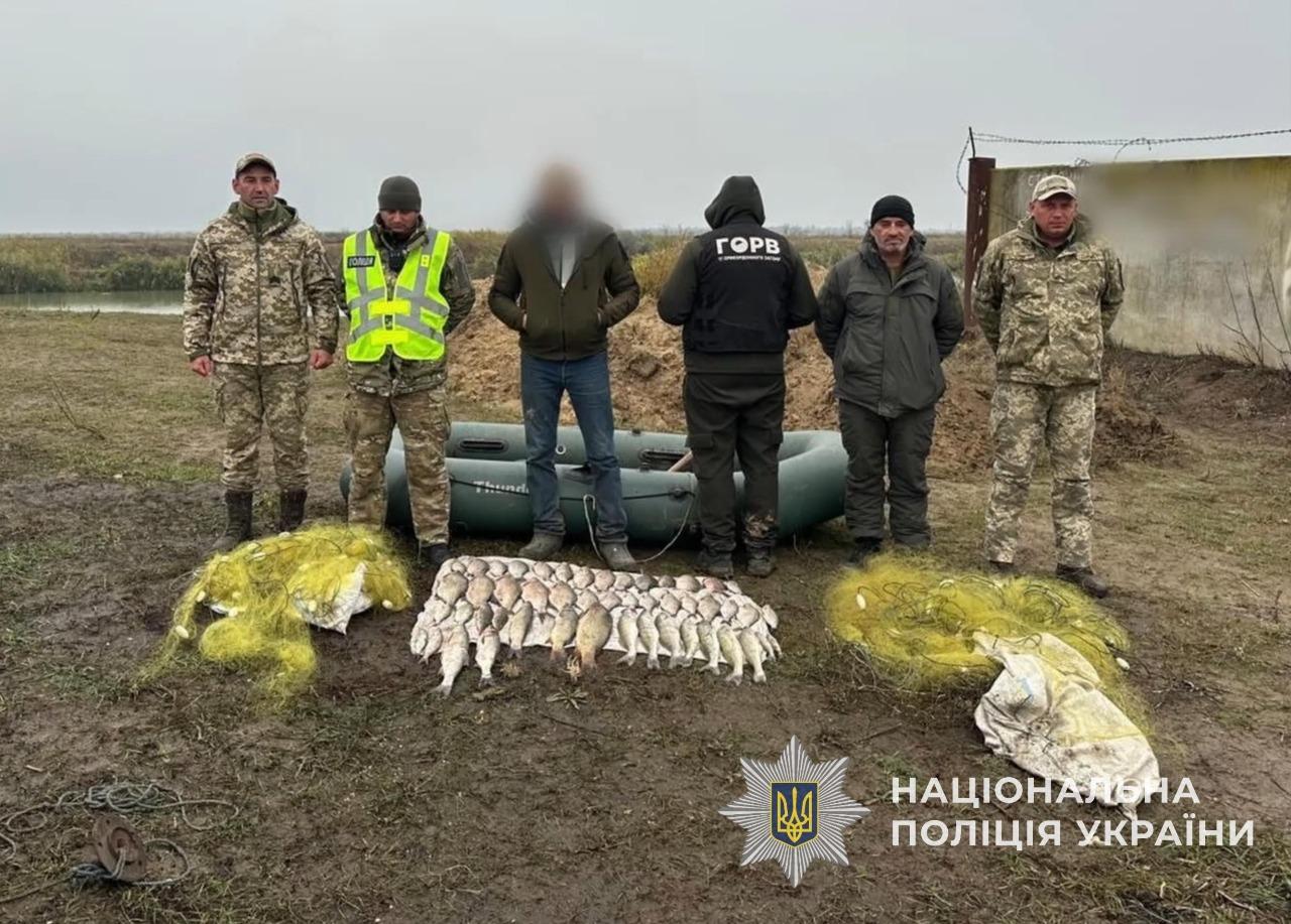 Ловил раков и рыбу: в заповедной зоне в Одесской области задержали браконьера Ловил раков и рыбу: в заповедной зоне в Одесской области задержали браконьера