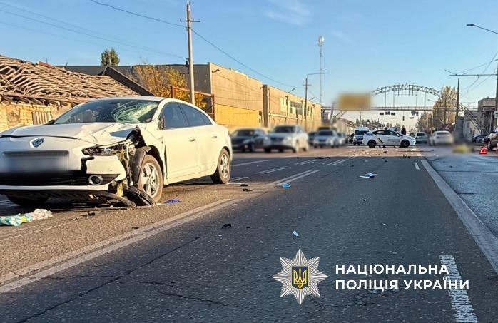 Супруги попали под колеса авто в Одессе: мужчина погиб, его жена – госпитализирована