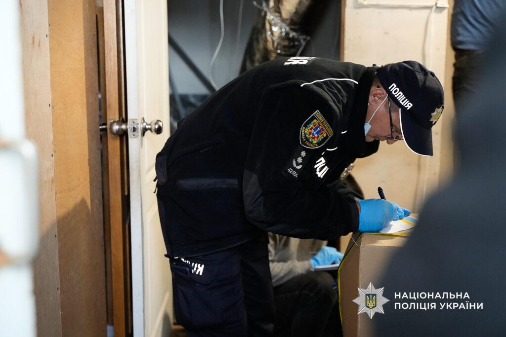 Канабісу на мільйон гривень: в Одесі викрили масштабне підпільне виробництво наркотиків Канабісу на мільйон гривень: в Одесі викрили масштабне підпільне виробництво наркотиків