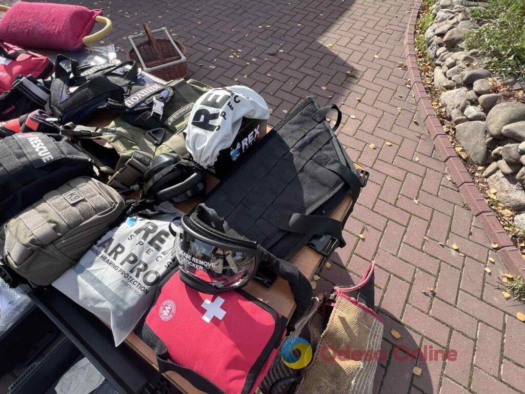 Поліцейські собаки, які лікують душі: у кінологічному центрі Одещини допомагають відновлювати спокій і віру в життя