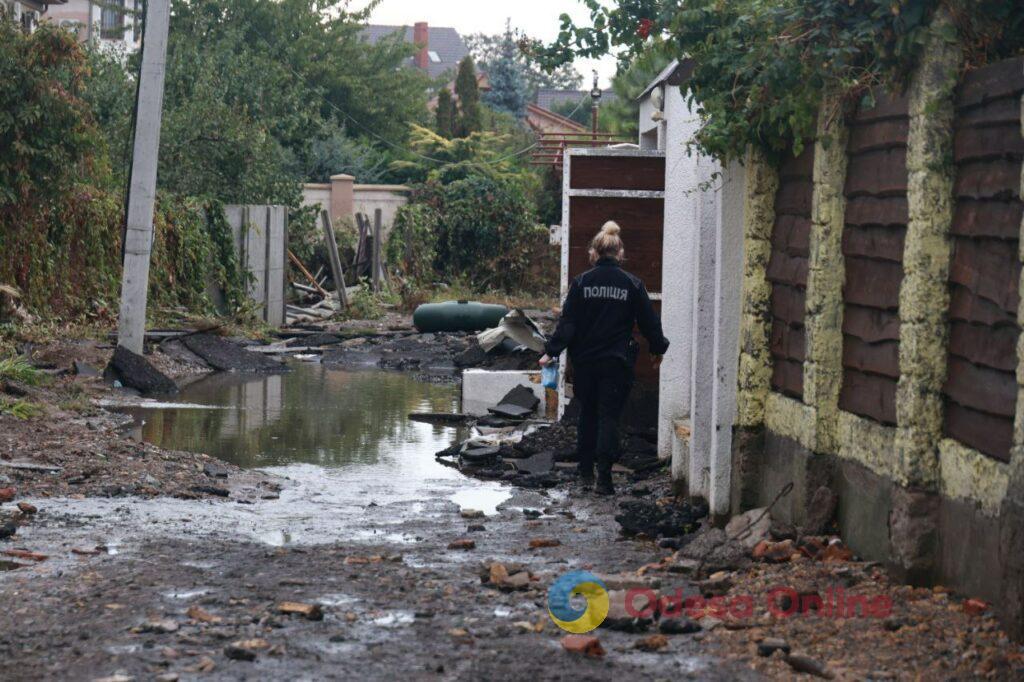 Наслідки стихії в Одесі: понівечені автомобілі та затоплені будинки (чутливий контент)