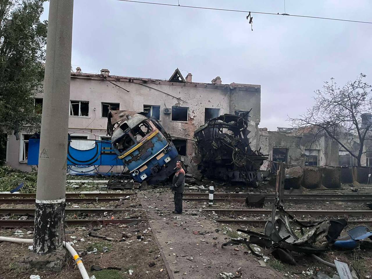 РФ обстреляла депо «Укрзалізниці» в Одессе — пострадал машинист