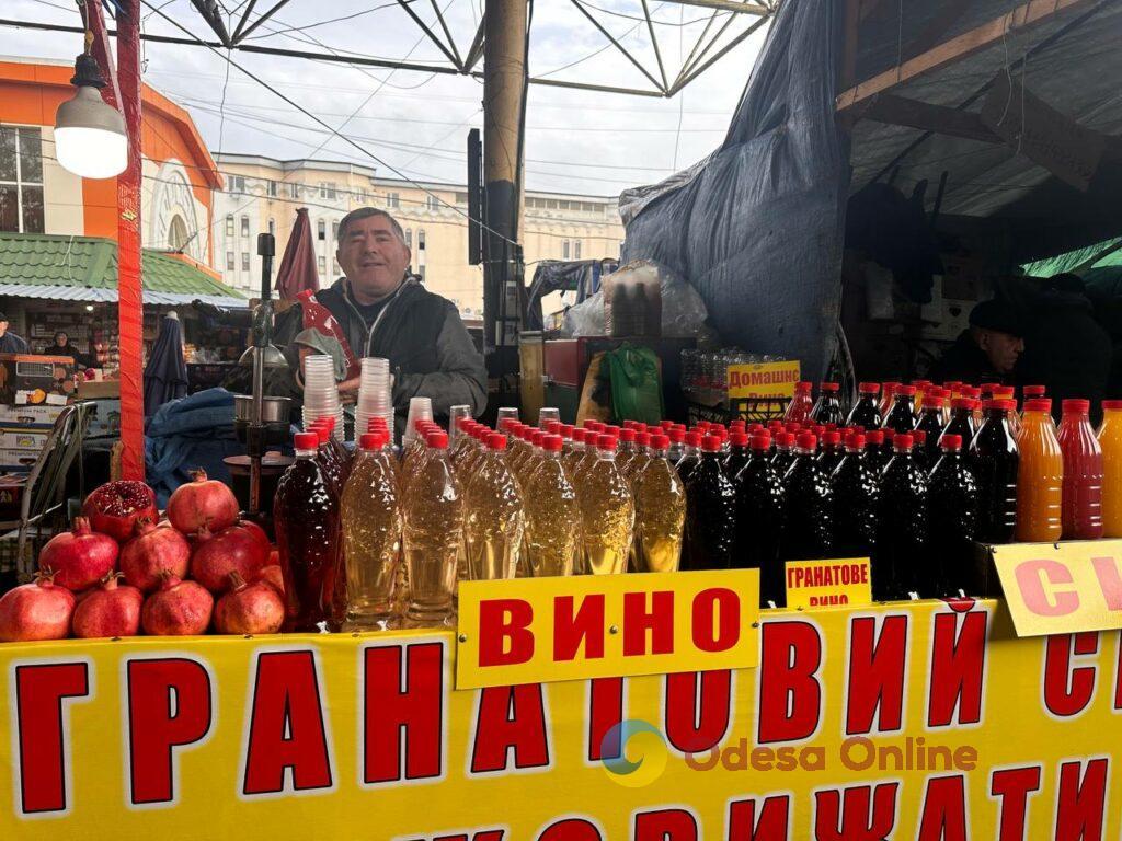 Ребра, виноград и «синие»: субботние цены на Одесском Привозе