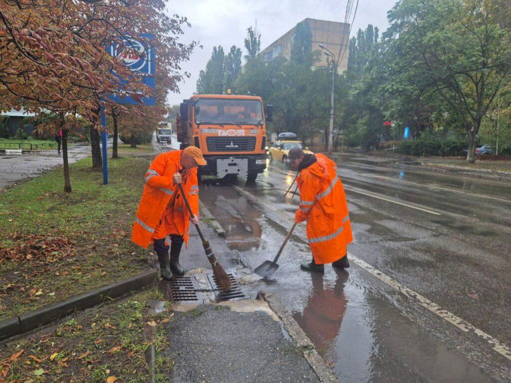 В Одесі знову вирує негода: деякі вулиці вже підтоплені