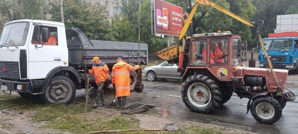 Ситуація на дорогах пiсля зливи в Одесі: підтоплення та ускладнений рух транспорту Ситуация на дорогах после ливня в Одессе: подтопления и усложненное движение