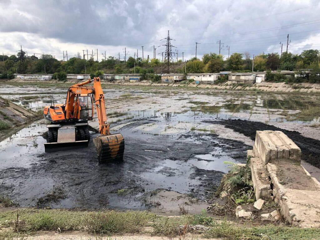 Одесса готовится к ливню: коммунальщики обеспечивают отвод воды