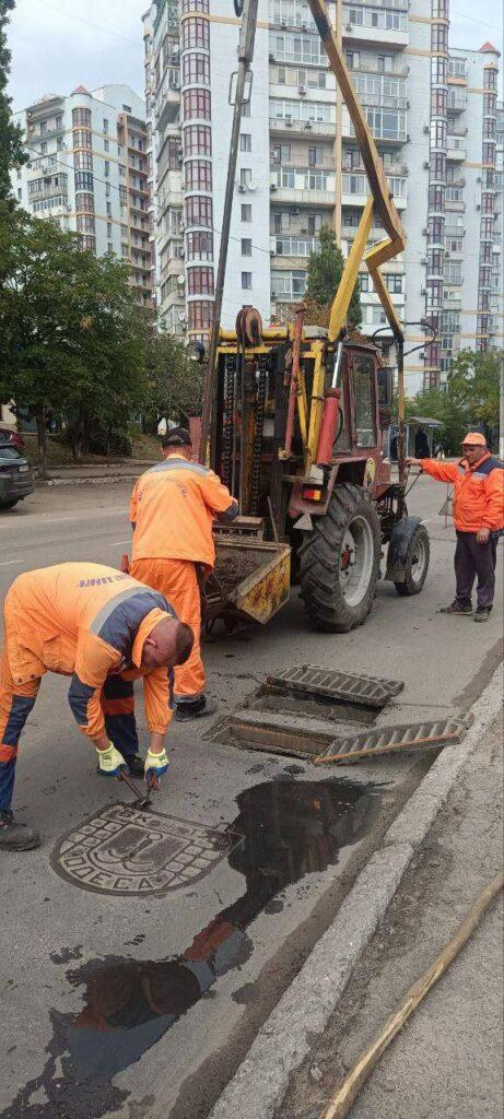 Одесса готовится к ливню: коммунальщики обеспечивают отвод воды