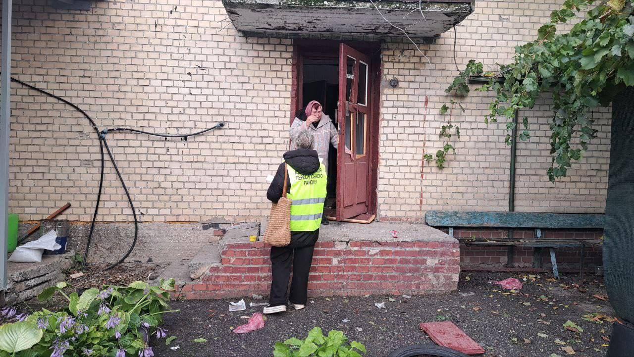 Внаслідок атаки по Одесі пошкоджені приватні та багатоквартирний будинок, а також два гуртожитки (фото)