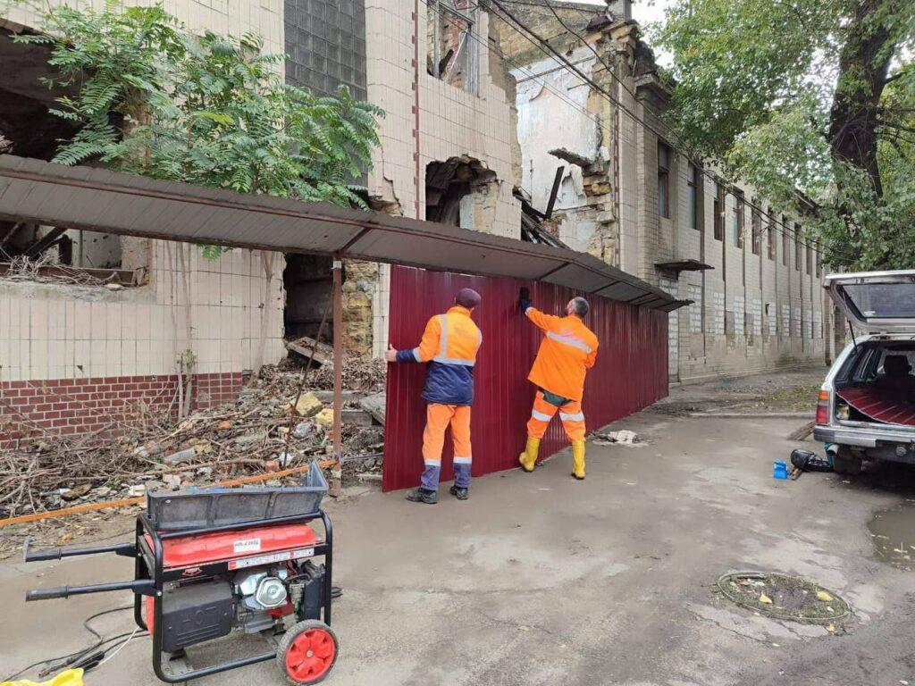 В Одесі відновили зруйновану внаслідок негоди огорожу