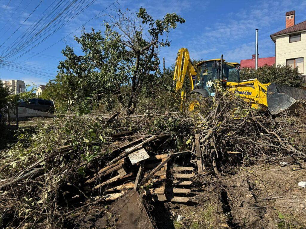 В Одесі тривають роботи з ліквідації наслідків аномальної зливи
