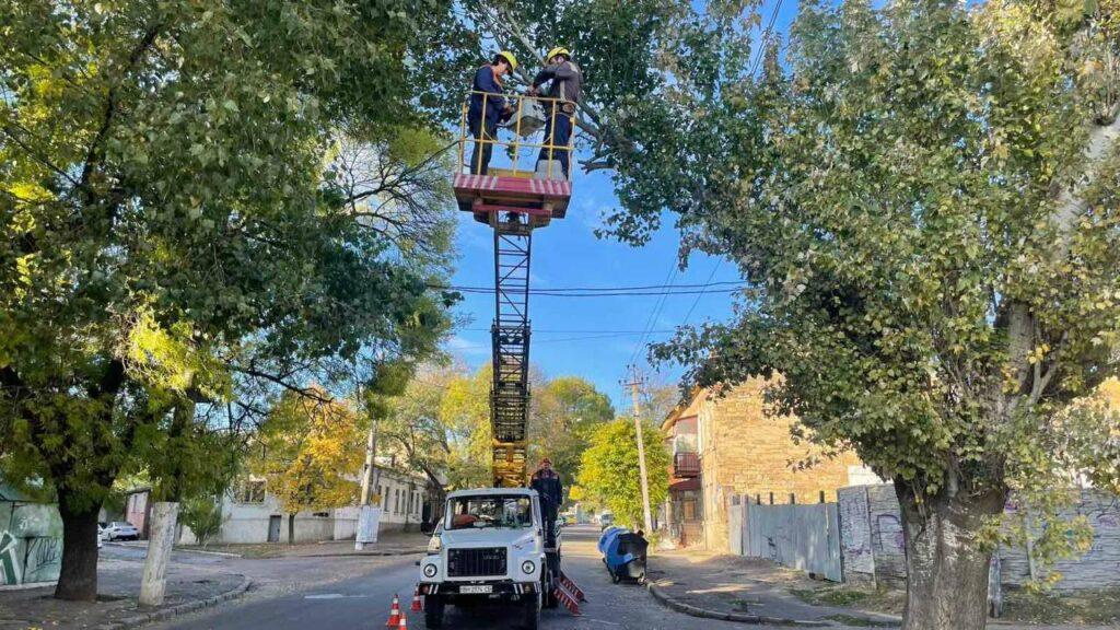 У Пересипському районі Одеси встановили нові LED-світильники В Пересыпском районе Одессы установили новые LED-светильники