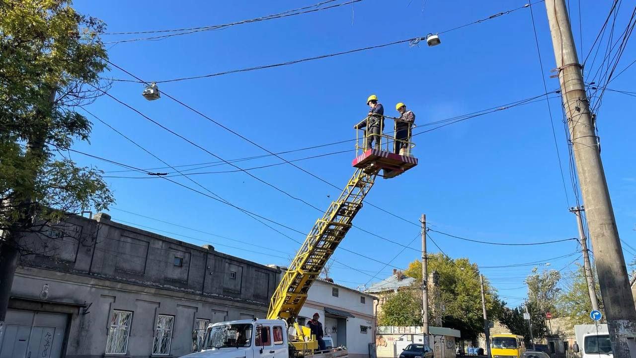 В Пересыпском районе Одессы установили новые LED-светильники В Пересыпском районе Одессы установили новые LED-светильники