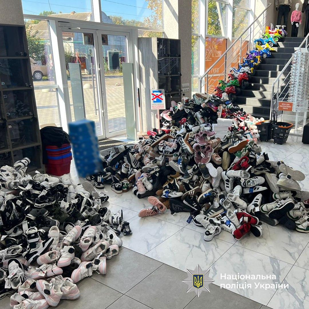 В Одесі продавали підробки брендового одягу: вилучено товару на 33 мільйони гривень