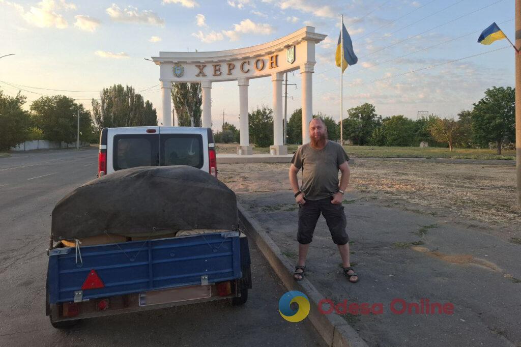 «Я просто роблю те, що маю робити»: херсонець Максим Ревега про волонтерство, взаємопідтримку і силу команди