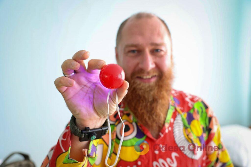 «Я просто роблю те, що маю робити»: херсонець Максим Ревега про волонтерство, взаємопідтримку і силу команди