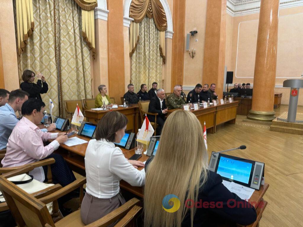 Надбавки, премії і «оздоровчі»: міськрада підвищила виплати в.о. мера Ковалю Надбавки, премії і «оздоровчі»: міськрада підвищила виплати в.о. мера Ковалю