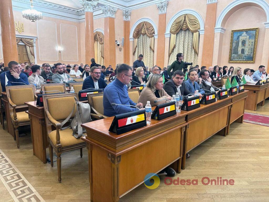 Надбавки, премії і «оздоровчі»: міськрада підвищила виплати в.о. мера Ковалю Надбавки, премії і «оздоровчі»: міськрада підвищила виплати в.о. мера Ковалю