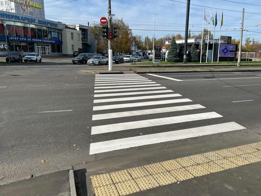 В Одессе обновили дорожную разметку на семи локациях