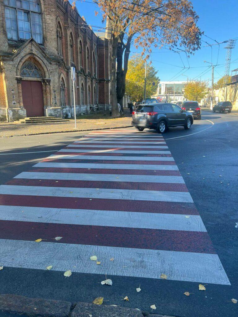 В Одессе обновили дорожную разметку на семи локациях