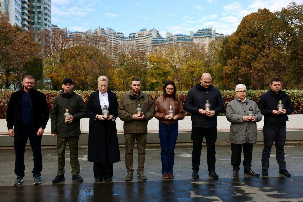 “Дзвін пам’яті”: в Одесі вшанували пам’ять загиблих захисників України «Колокол памяти»: в Одессе почтили память погибших защитников Украины