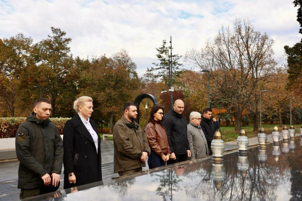 “Дзвін пам’яті”: в Одесі вшанували пам’ять загиблих захисників України «Колокол памяти»: в Одессе почтили память погибших защитников Украины