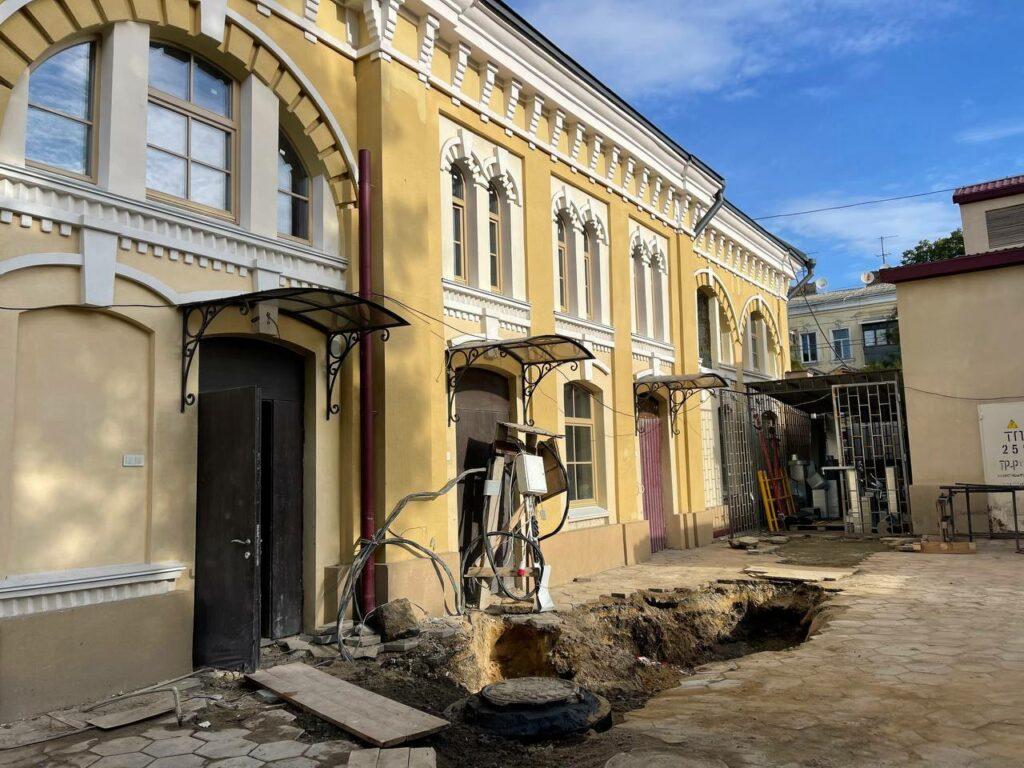 В Одессе продолжается реставрация старейшей больницы города