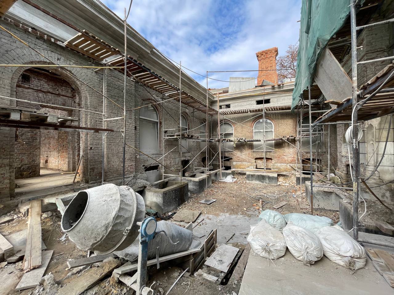 В Одессе продолжается реставрация старейшей больницы города В Одессе продолжается реставрация старейшей больницы города