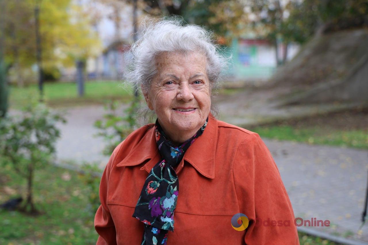 “Трояндова волонтерка” з Херсона: “Щодня дякую Богу, що жива і можу працювати” “Трояндова волонтерка” з Херсона: “Щодня дякую Богу, що жива і можу працювати”