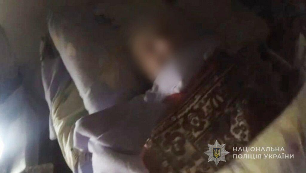 Під Одесою поліцейські врятували літню жінку після дронової атаки рф
