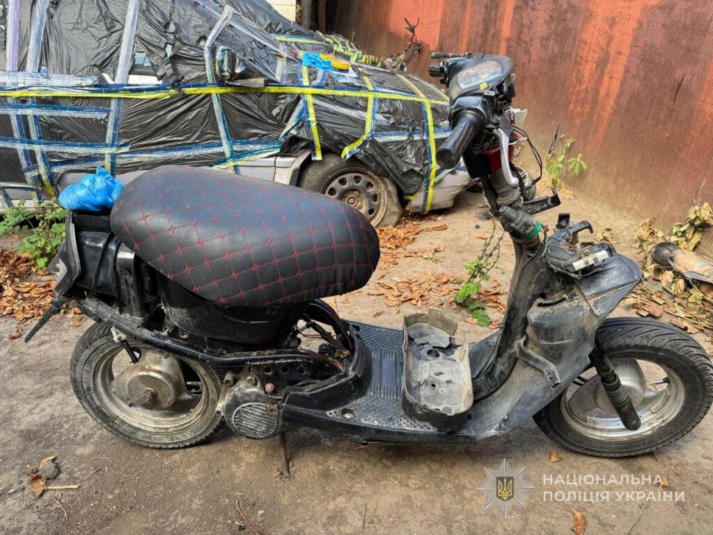 В Одесі викрили 19-річного хлопця у незаконному заволодінні мопедами та їх підпалі В Одесі викрили 19-річного хлопця у незаконному заволодінні мопедами та їх підпалі