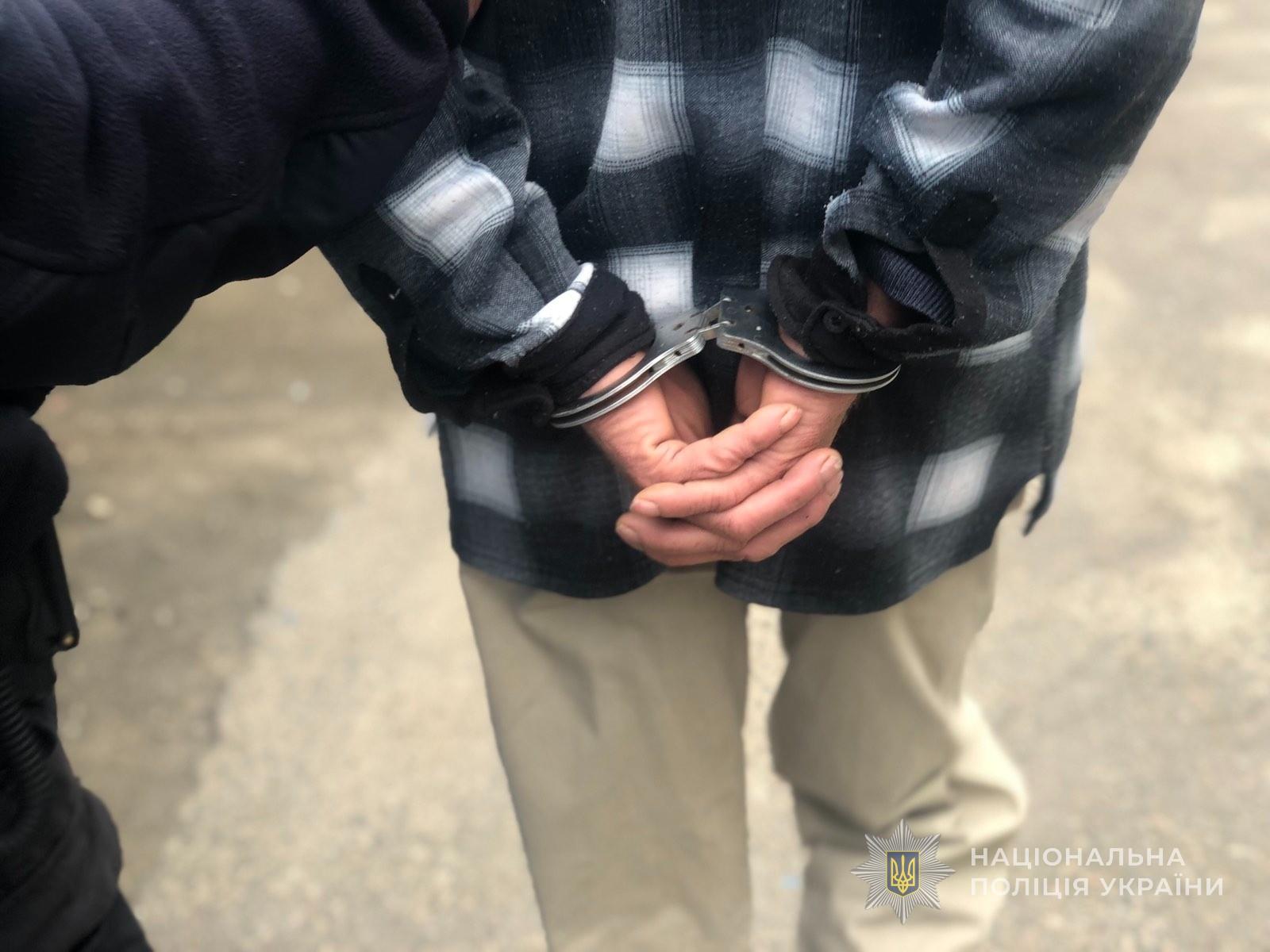 Житель Одесской области во время застолья зарезал соседа Житель Одесской области во время застолья зарезал соседа