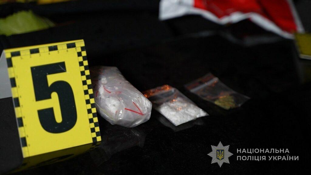 Одессит поджег два припаркованных автомобиля в Хаджибейском районе города