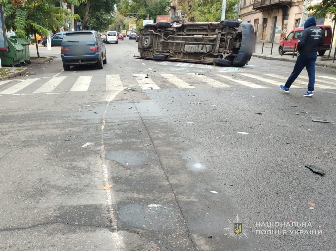 Вісім людей постраждали внаслідок ДТП у центрі Одеси