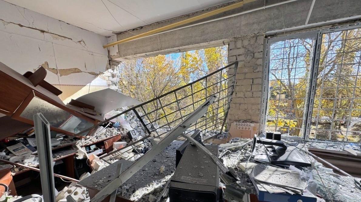 В Херсонской области российские обстрелы ранили 13 человек: среди них дети и медики В Херсонской области российские обстрелы ранили 13 человек: среди них дети и медики