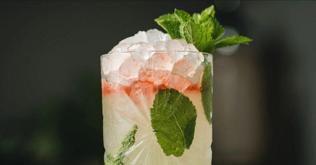 Секреты приготовления мохито: почему профессионалы используют только белый ром Секреты приготовления мохито: почему профессионалы используют только белый ром