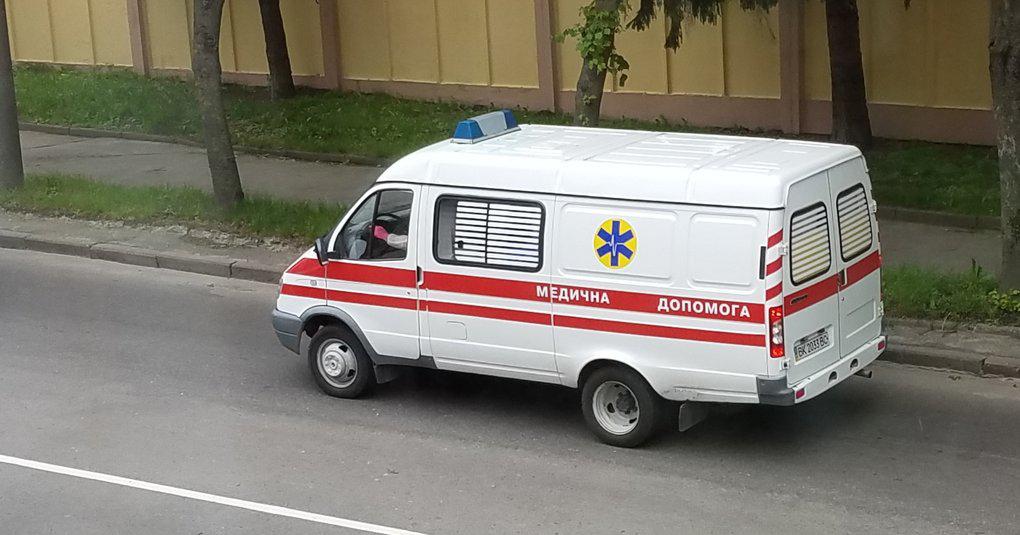 На трассе возле Старой Некрасовки Fiat Doblo попал в ДТП — водителя деблокировали