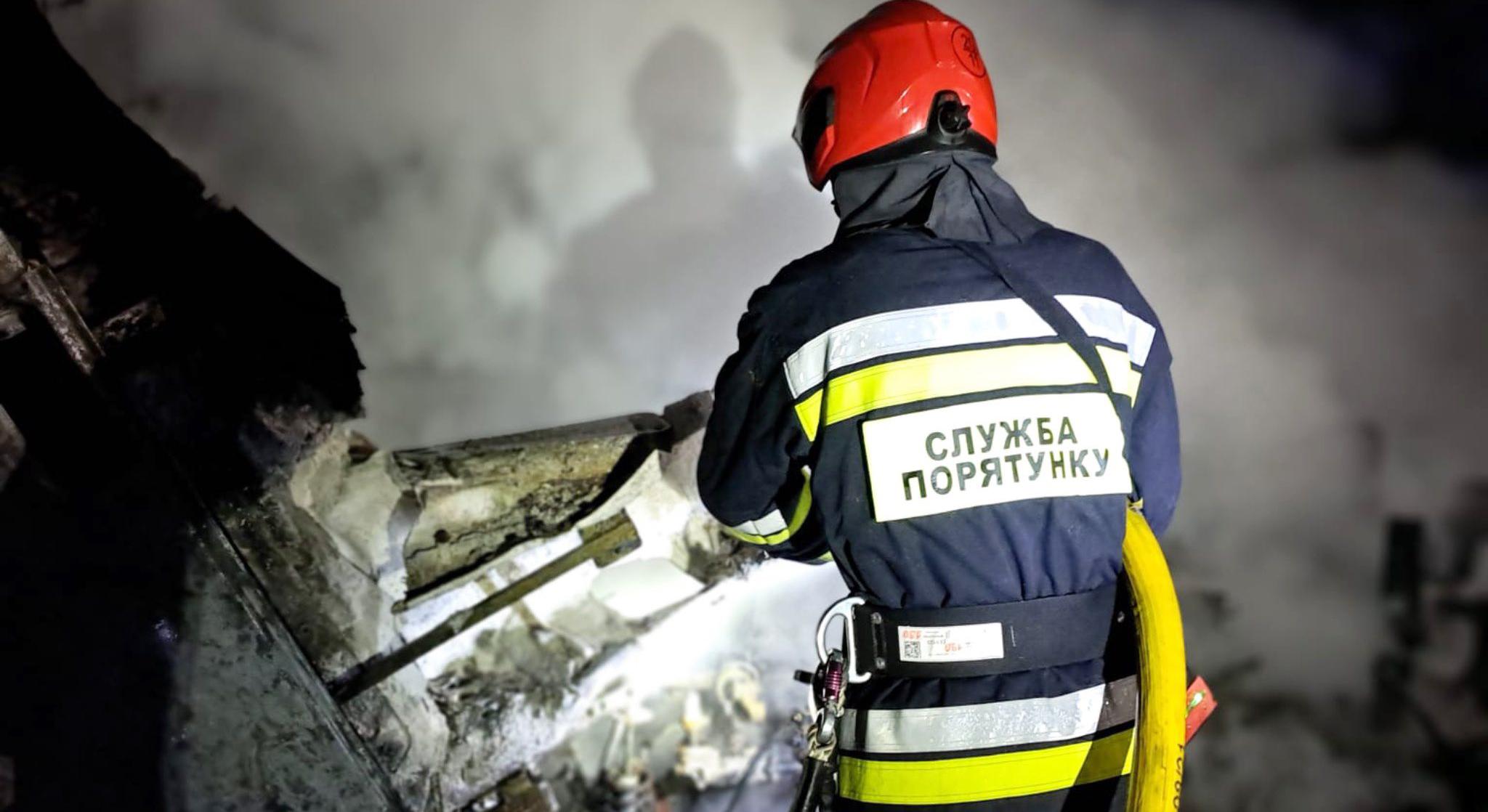 Спасатели показали, как боролись с последствиями российского удара (фото, видео)