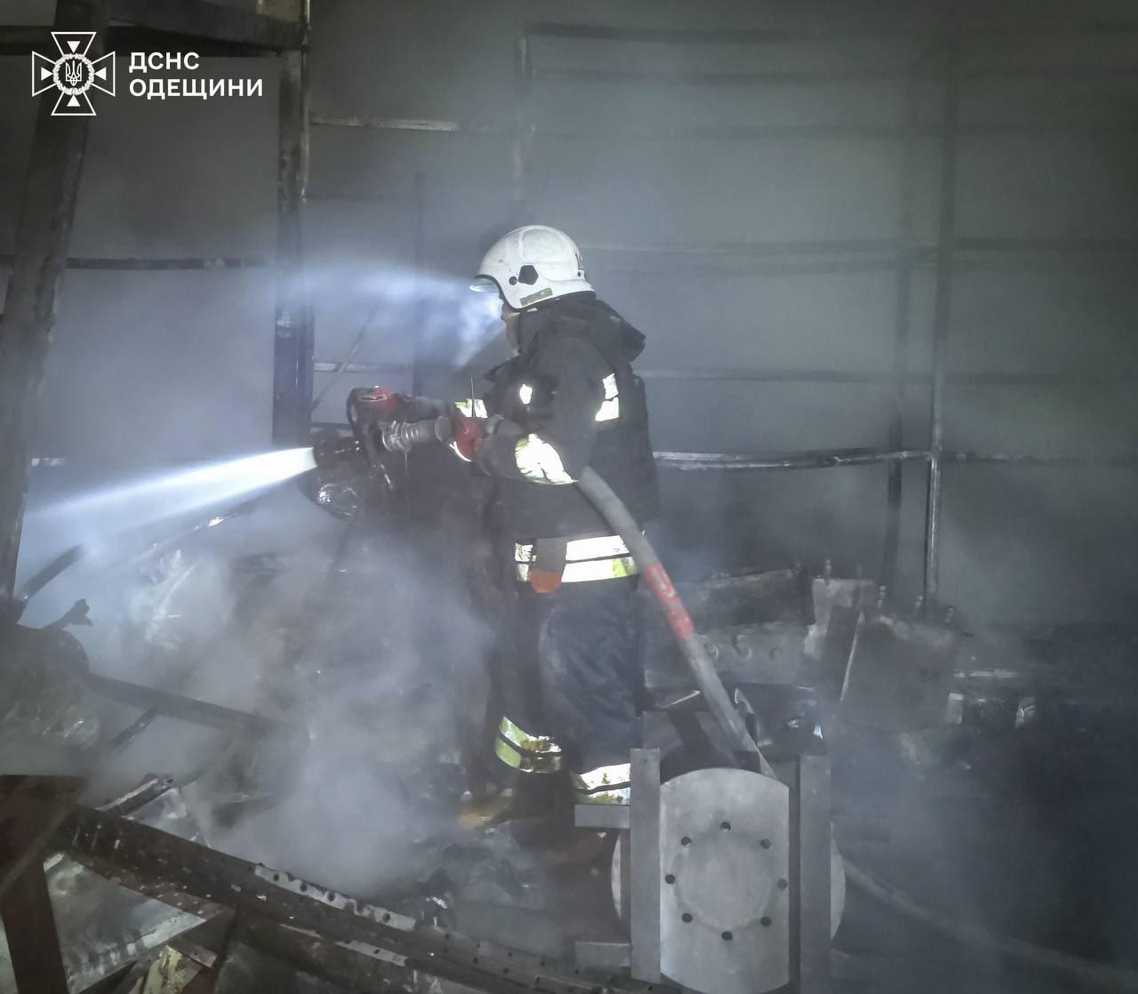 Одесская область: спасатели показали снимки и видео ликвидации последствий ночной атаки РФ