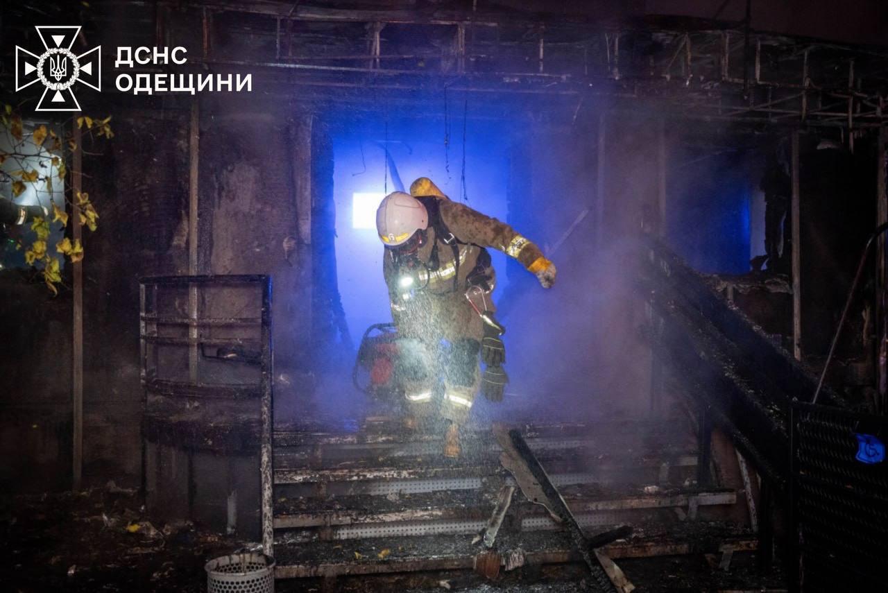 В одеській п’ятиповерхівці горіли банк та квартира (фото, відео) В одеській п’ятиповерхівці горіли банк та квартира (фото, відео)