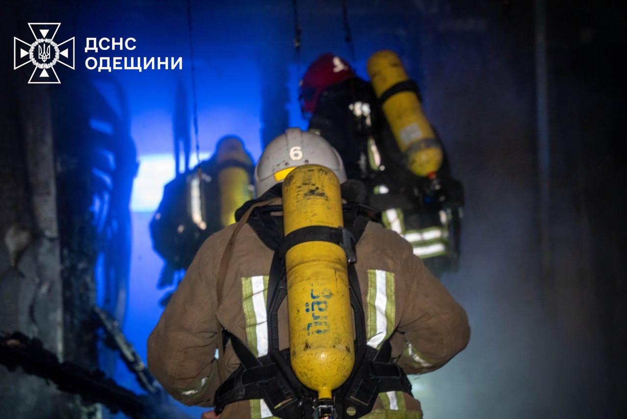 В одеській п’ятиповерхівці горіли банк та квартира (фото, відео) В одеській п’ятиповерхівці горіли банк та квартира (фото, відео)